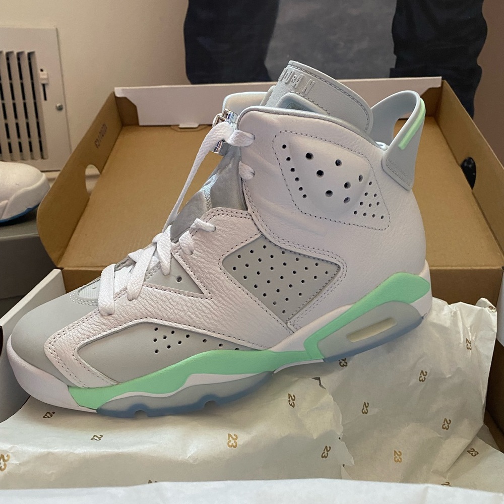 WOMENS AIR JORDAN 6 RETRO